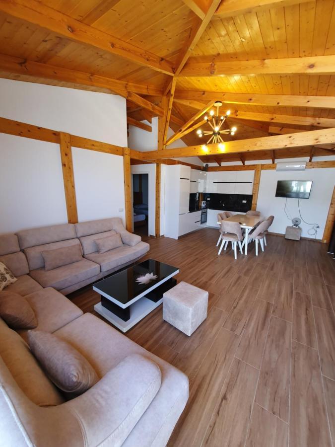 Apartment Deluxe Wooden Sarande